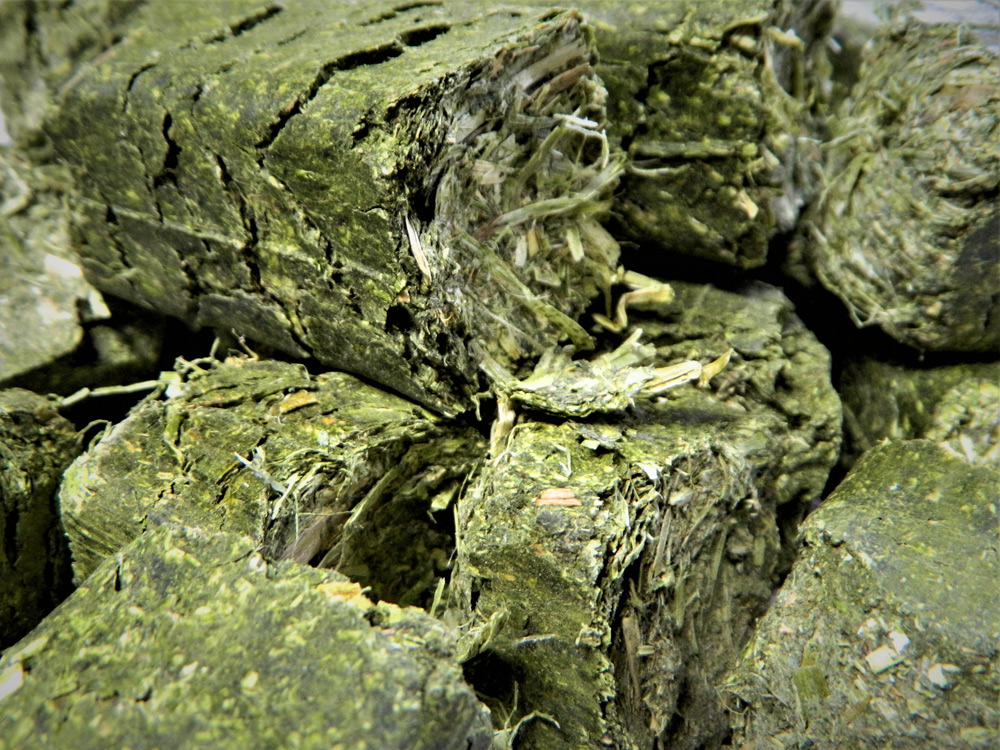 Compressed CubeIt hay cubes